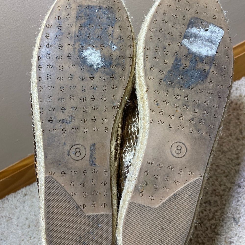 DV by Dolce Vita Tia Metallic Gold Faux Snakeskin Espadrilles Flats Size 8 - Picture 3 of 4